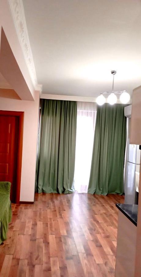 Daniel Sea View Apartment Батумі Екстер'єр фото