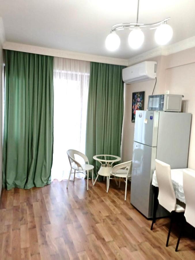 Daniel Sea View Apartment Батумі Екстер'єр фото